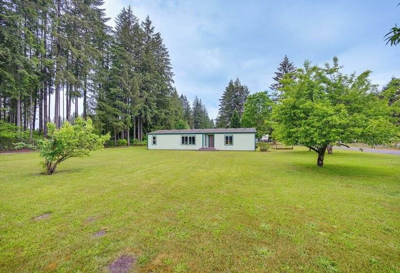 Castle Rock Home Near Cowlitz River, Dogs Welcome!