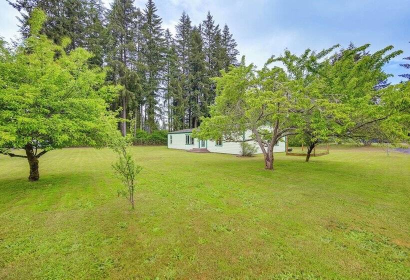 Castle Rock Home Near Cowlitz River, Dogs Welcome!