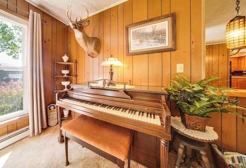 Country Home W/ Fishing Ponds Near Canadohta Lake