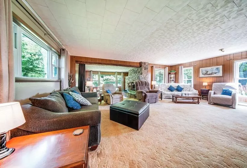 Country Home W/ Fishing Ponds Near Canadohta Lake