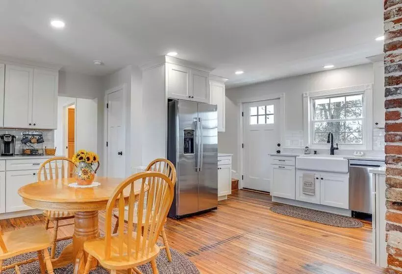 Historic Jefferson Farmhouse   Hike, Bike & Raft!