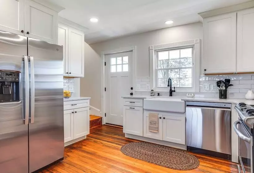 Historic Jefferson Farmhouse   Hike, Bike & Raft!