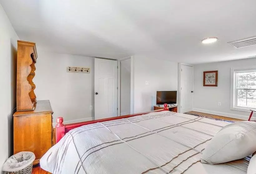 Historic Jefferson Farmhouse   Hike, Bike & Raft!