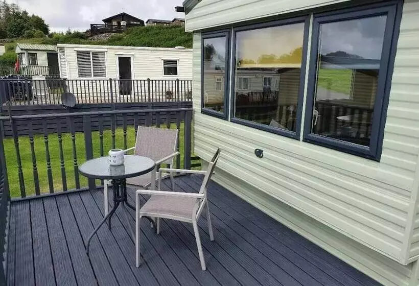 Hotelli Lochside Retreat At Three Lochs Holiday Park