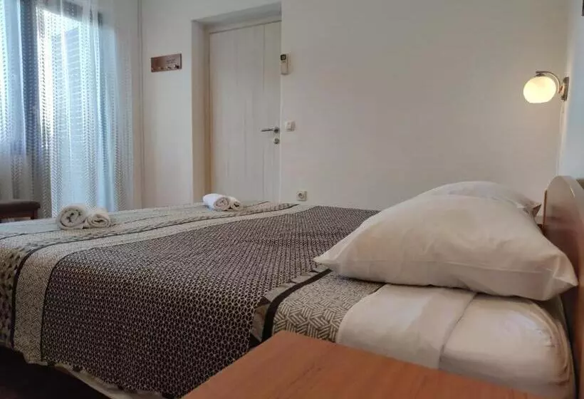 Hotelli Pansion Alen Dugi Otok