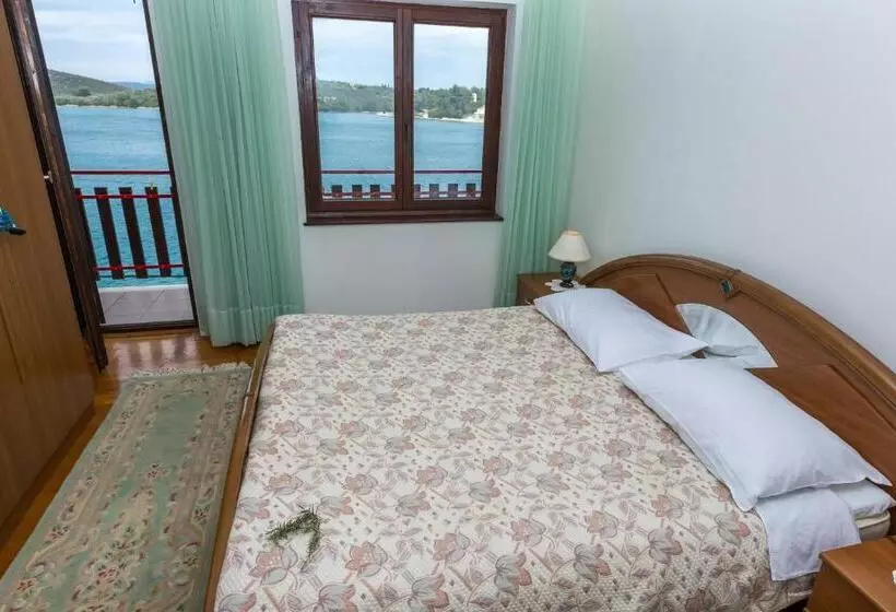 Hotelli Pansion Alen Dugi Otok