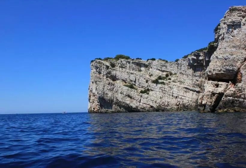 Hotelli Pansion Alen Dugi Otok