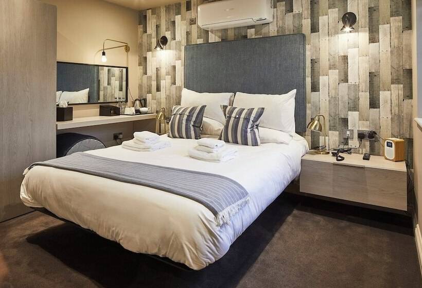 Отель The Lifeboat