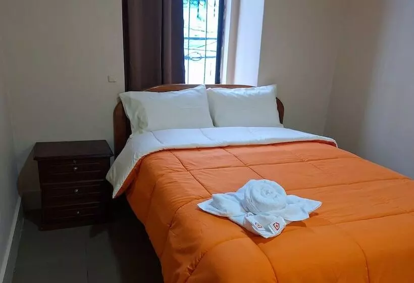 Hotelli Travel House