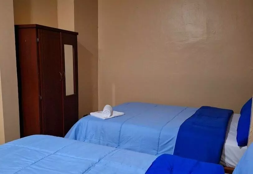 Hotelli Travel House