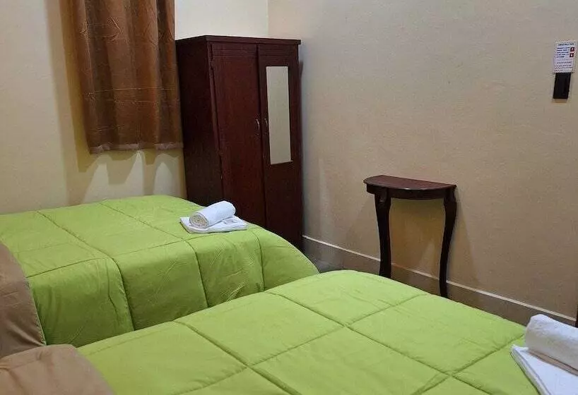 Hotelli Travel House