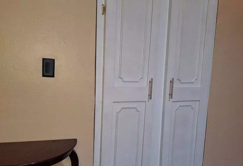 Hotelli Travel House