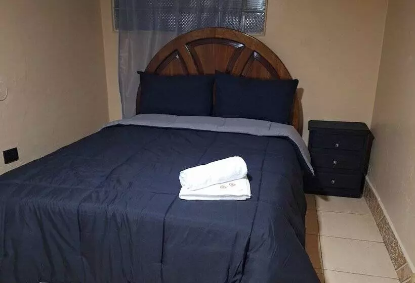 Hotelli Travel House