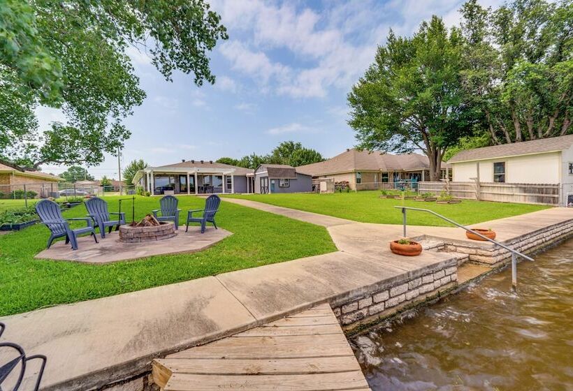 Lakefront Granbury Home W/ Patio, Fire Pit & Dock!