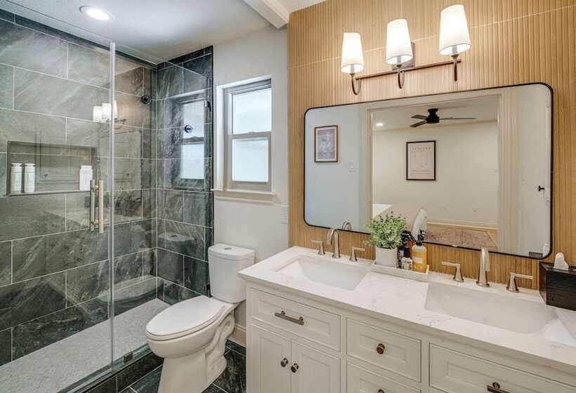 Lakefront Granbury Home W/ Patio, Fire Pit & Dock!