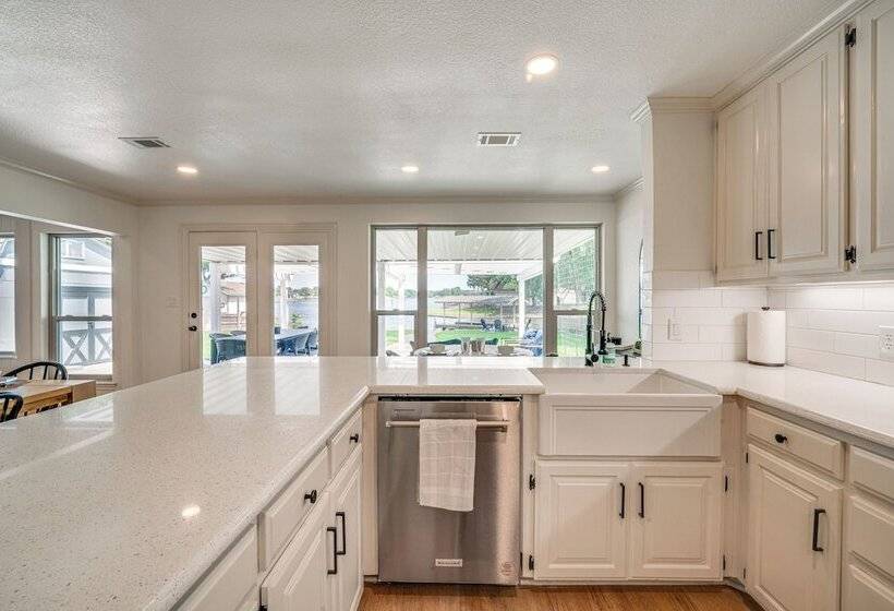 Lakefront Granbury Home W/ Patio, Fire Pit & Dock!