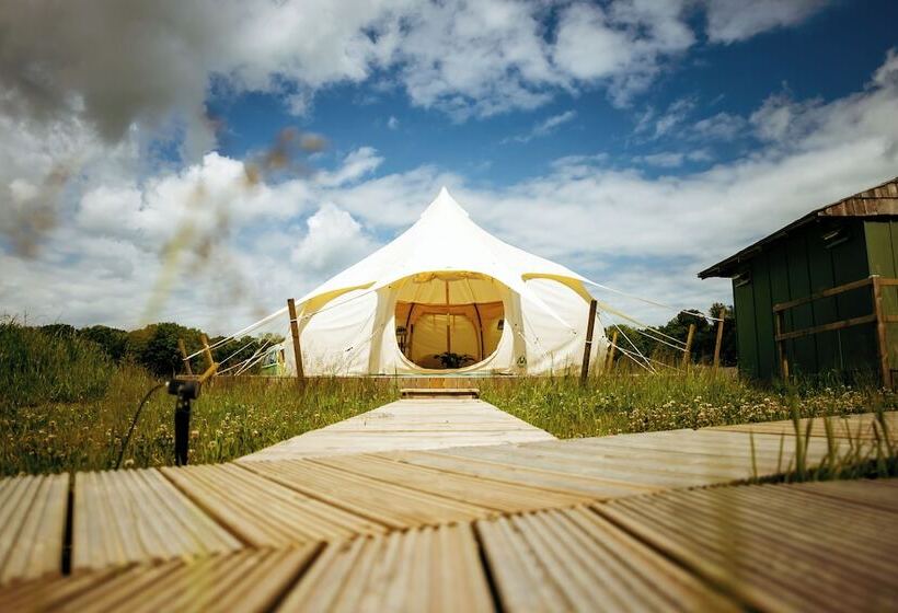 Luxury Glamping Retreat In Battle