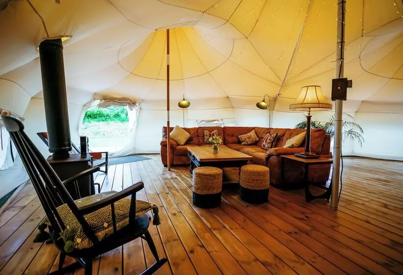 Luxury Glamping Retreat In Battle