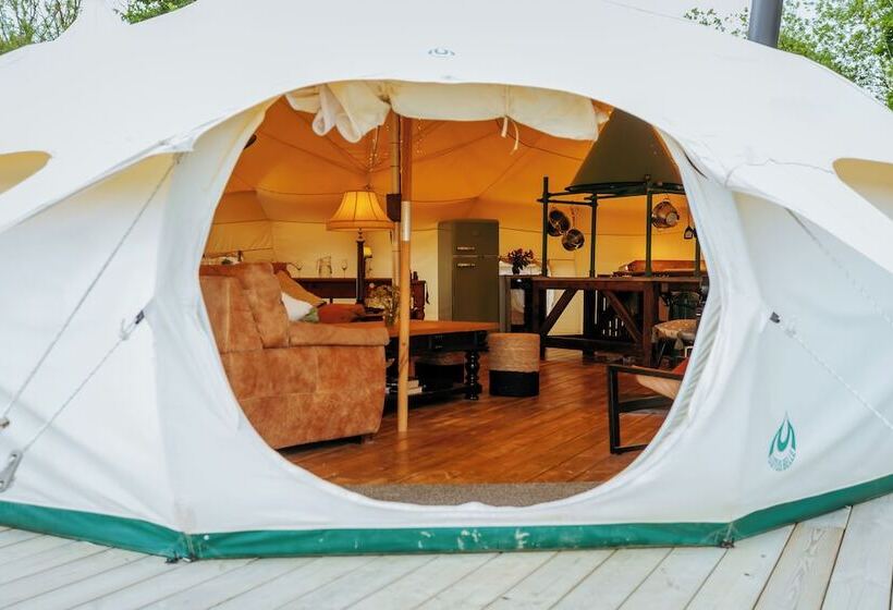 Luxury Glamping Retreat In Battle
