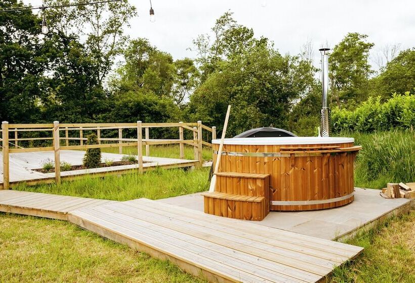 Luxury Glamping Retreat In Battle