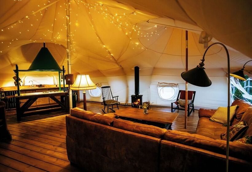 Luxury Glamping Retreat In Battle