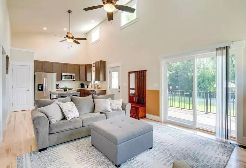 Peaceful Hendersonville Home < 2 Mi To Main St!