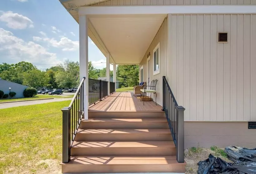 Peaceful Hendersonville Home < 2 Mi To Main St!