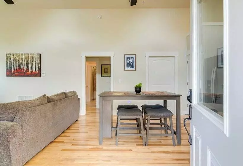 Peaceful Hendersonville Home < 2 Mi To Main St!