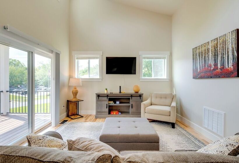 Peaceful Hendersonville Home < 2 Mi To Main St!