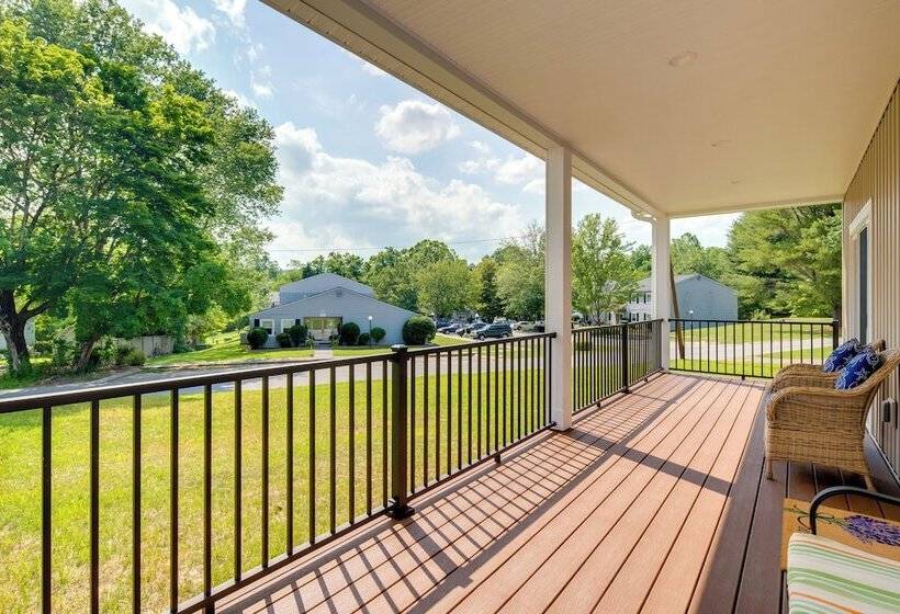 Peaceful Hendersonville Home < 2 Mi To Main St!