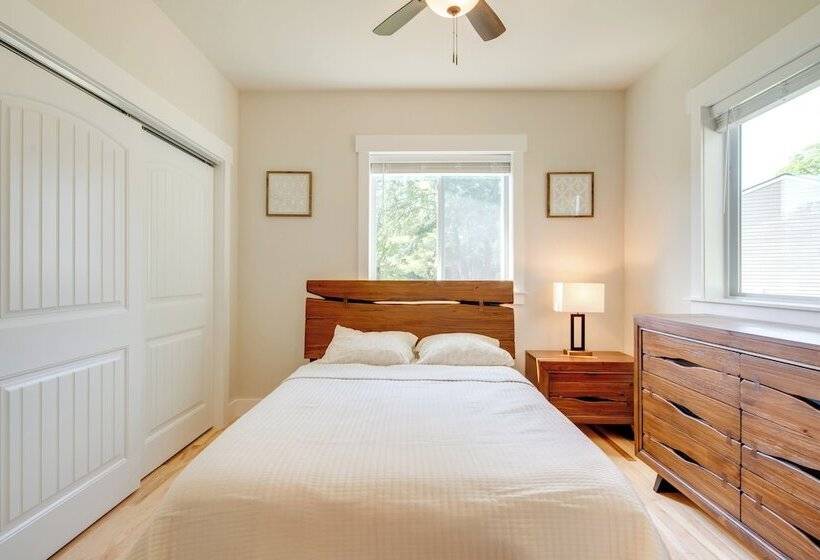 Peaceful Hendersonville Home < 2 Mi To Main St!