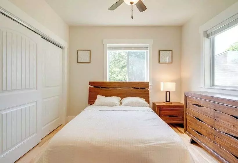 Peaceful Hendersonville Home < 2 Mi To Main St!