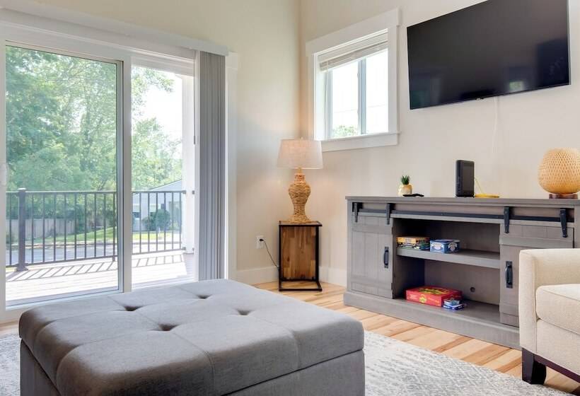 Peaceful Hendersonville Home < 2 Mi To Main St!