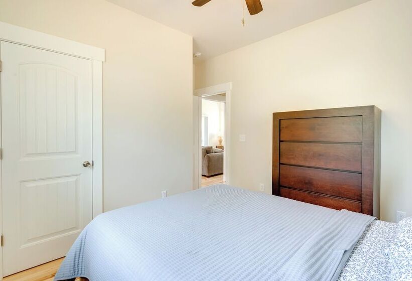 Peaceful Hendersonville Home < 2 Mi To Main St!