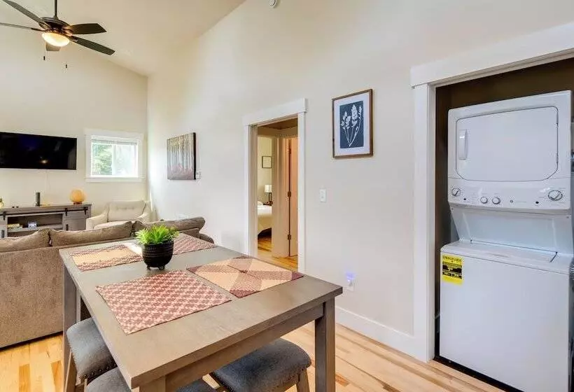 Peaceful Hendersonville Home < 2 Mi To Main St!