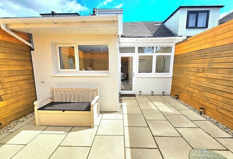 پانسیون Modern Gem With Free Parking