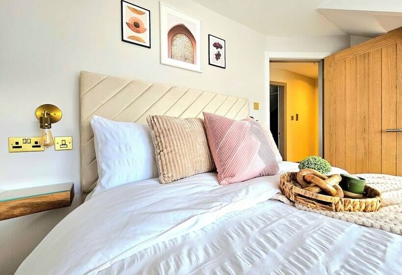 پانسیون Modern Gem With Free Parking