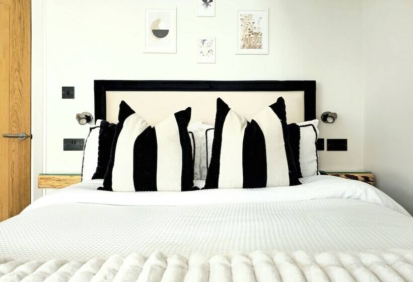 پانسیون Modern Gem With Free Parking