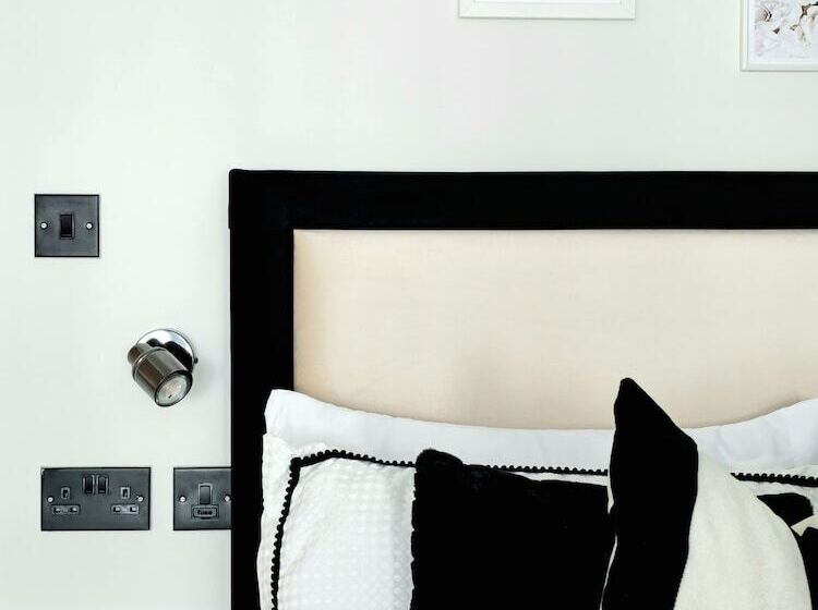 پانسیون Modern Gem With Free Parking