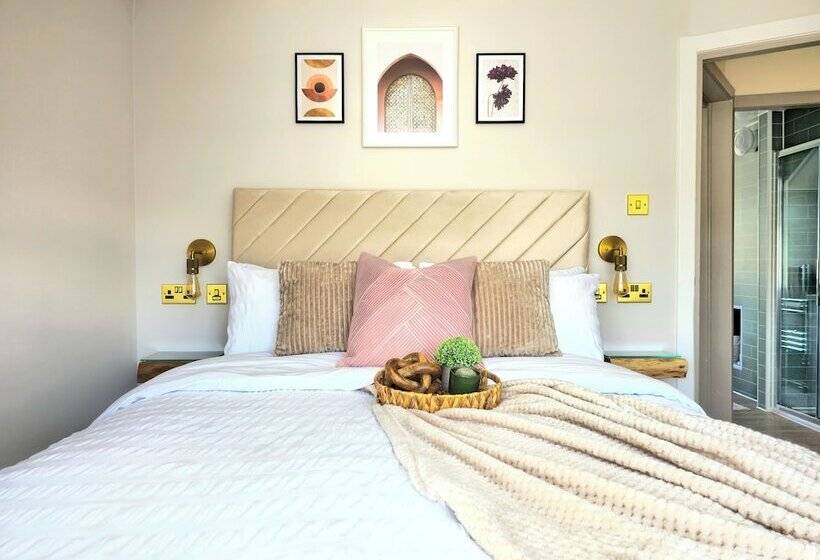 پانسیون Modern Gem With Free Parking