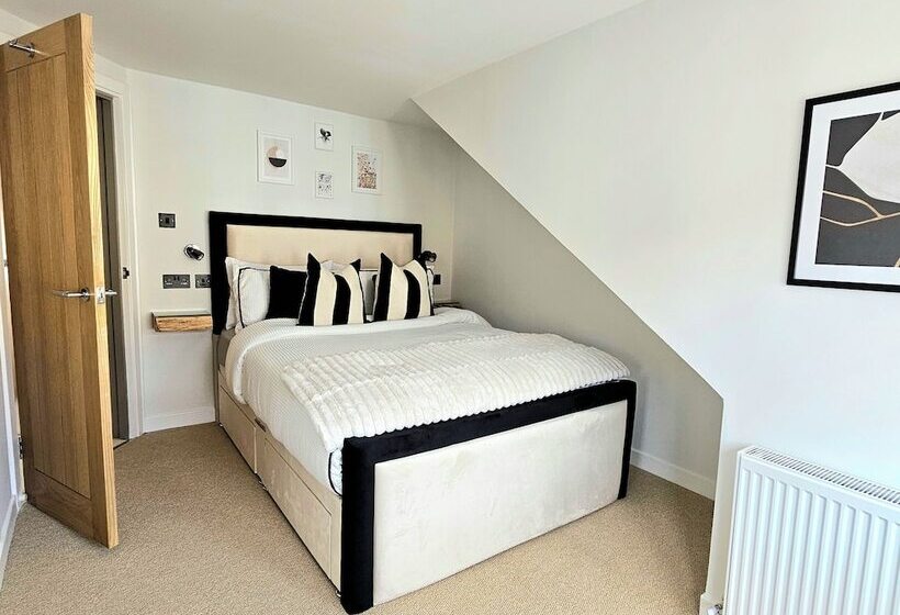 پانسیون Modern Gem With Free Parking