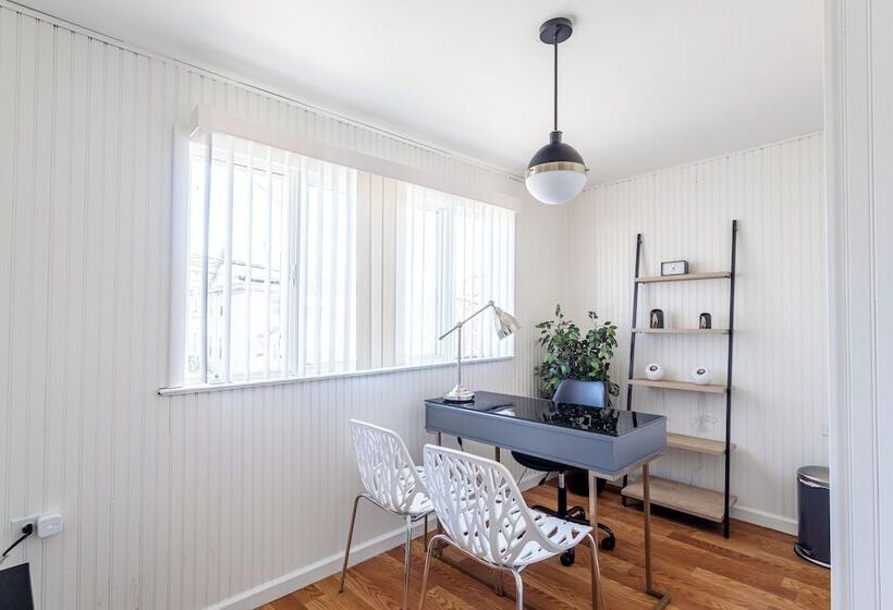 پانسیون Wells Whole House