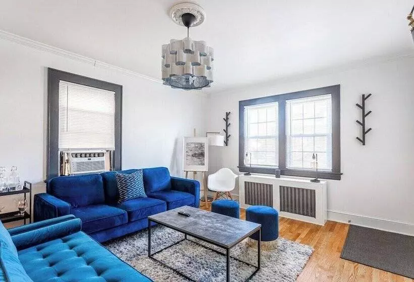 پانسیون Wells Whole House