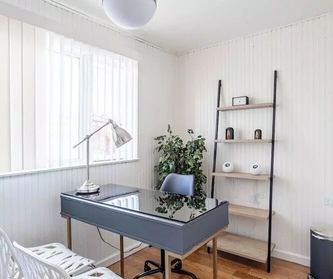 پانسیون Wells Whole House