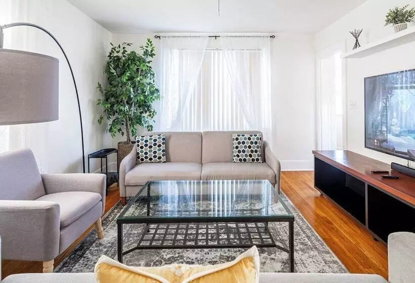 پانسیون Wells Whole House