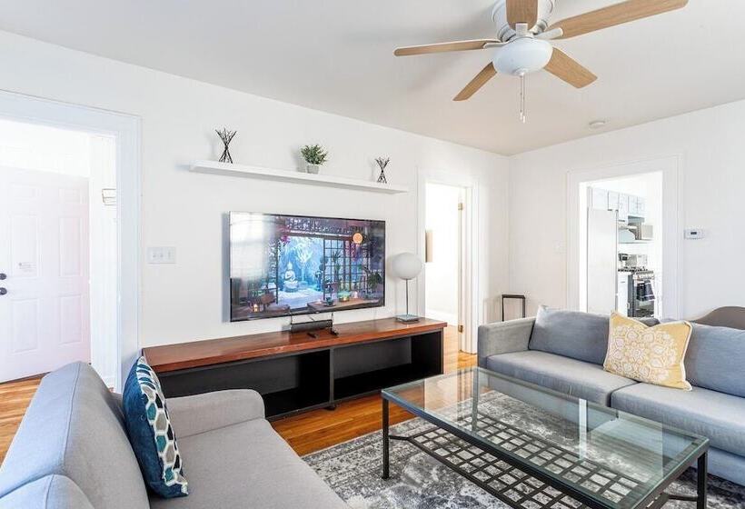 پانسیون Wells Whole House