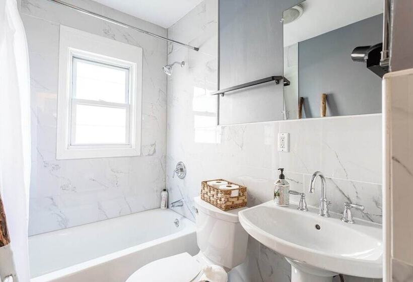 پانسیون Wells Whole House