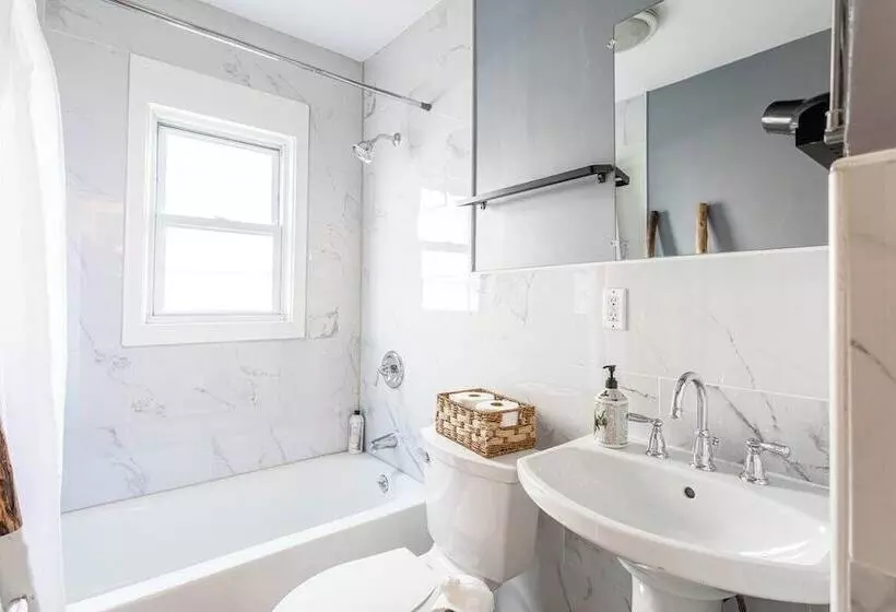 پانسیون Wells Whole House