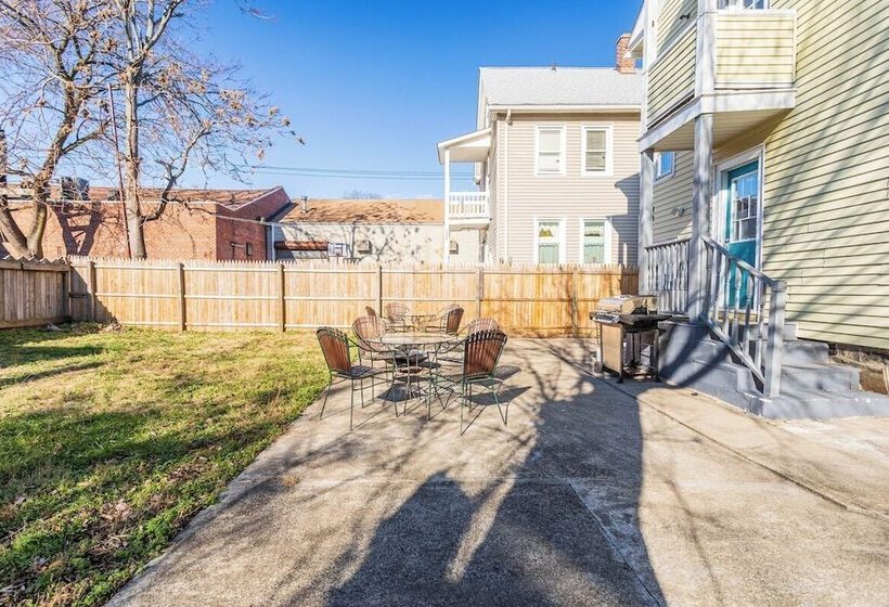 پانسیون Wells Whole House