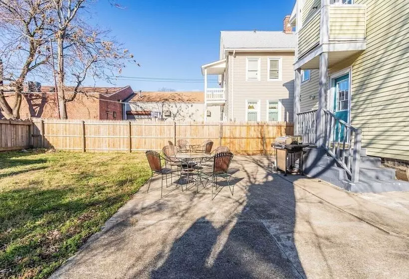 پانسیون Wells Whole House